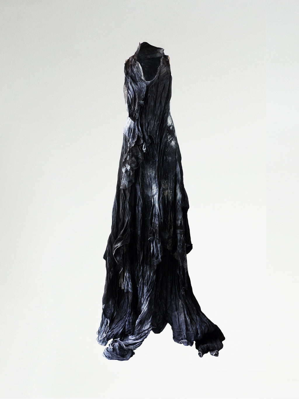 El vestido Measha: Vestido de satén de seda al bies