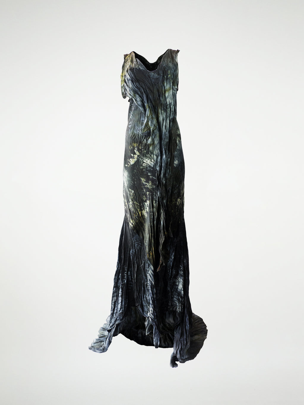 El vestido Measha: Vestido de satén de seda al bies
